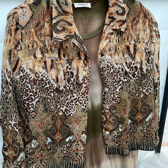 HP🎉 Women’s Animal Print Burnout Button Up Blouse - Picture 15 of 15
